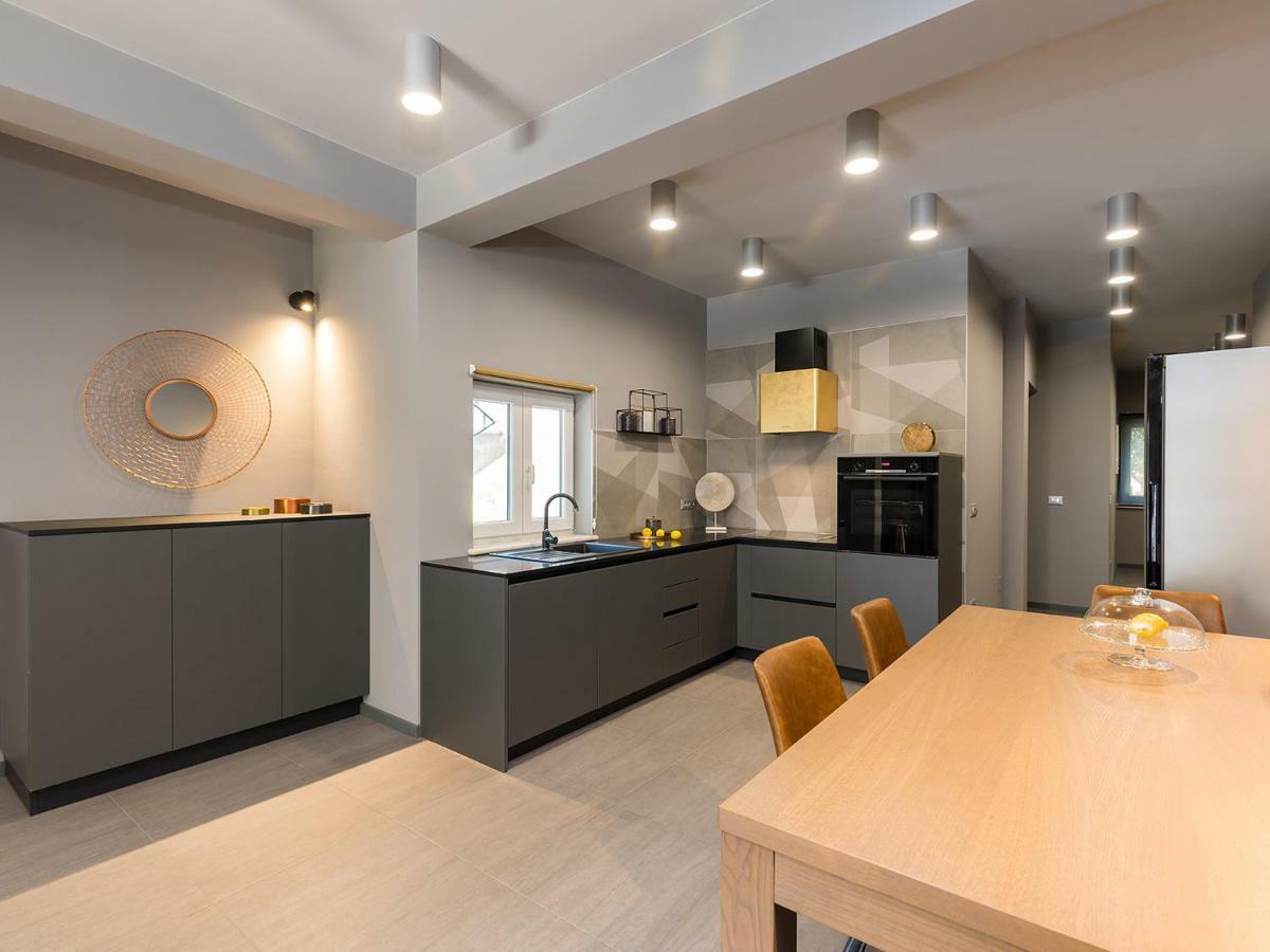Magnolia - Modern Apartment Near City Center And Sea Porec Bagian luar foto